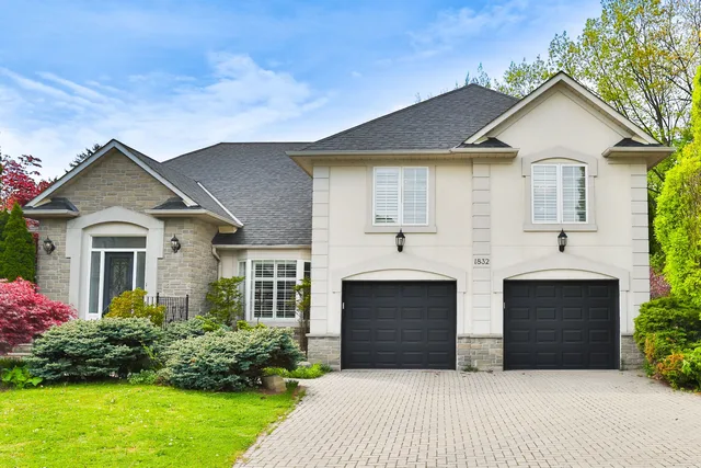 1832 Chesbro Ct. Mississauga On L5h 4h2
