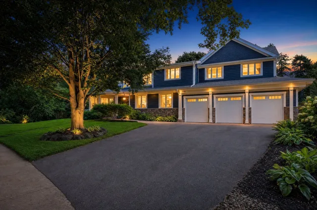 2142 Obeck Cres. Mississauga On L5h 3l7