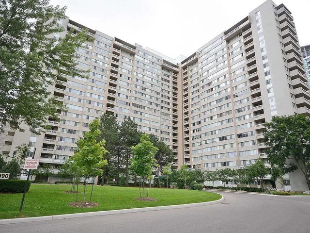 3590 Kaneff Cres. 405 Mississauga On L5a 3x3