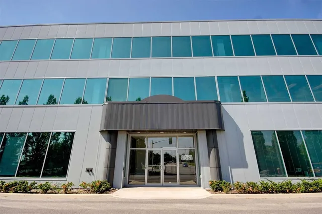 2360 Bristol Circle 204 Oakville On L6h 5s3