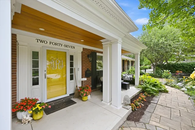 247 Linwood Cres. Burlington On L7l 4a2