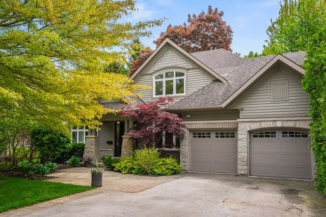 370 Christina Dr. Oakville On L6k 1h6