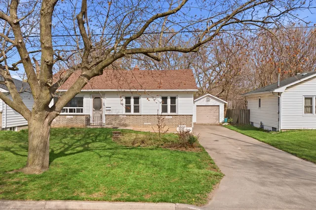 36 Woodelm Dr. St Catharines On L2m 4n3