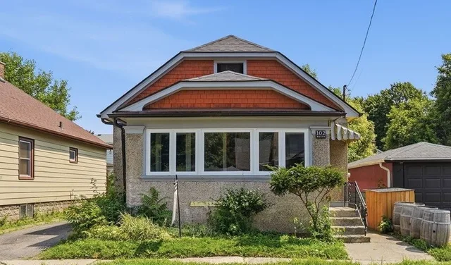 102 Beech St. St Catharines On L2r 2b9