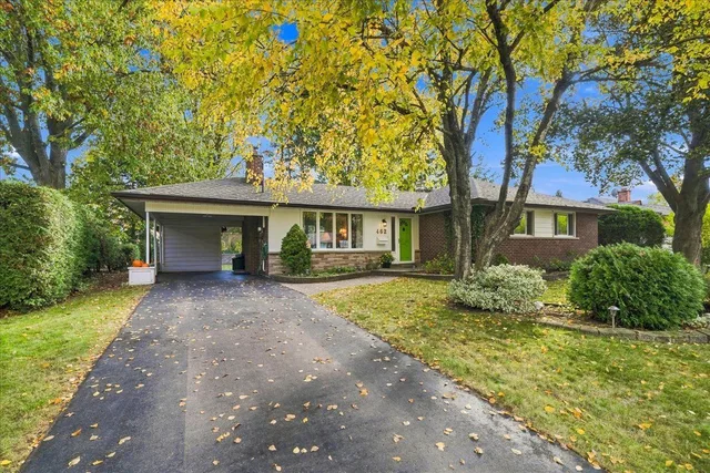 462 Evergreen Ave. Hamilton On L9g 2p8