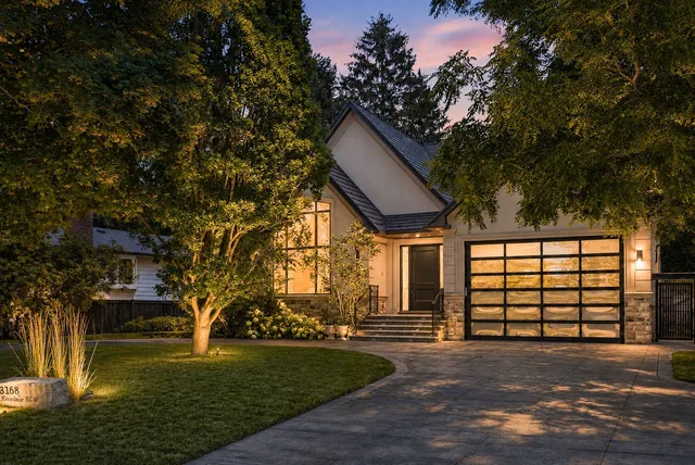 3168 Lakeshore Rd. W Oakville On L6l 1j6