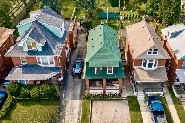 216 Maplewood Ave. Hamilton On L8m 1x8