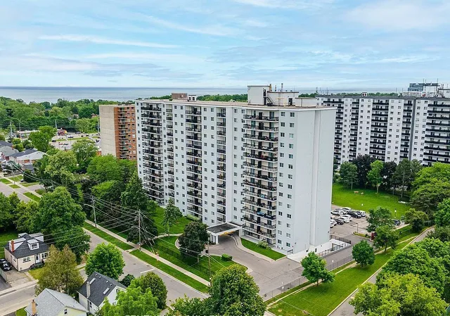 1100 Caven St. 1204 Mississauga On L5g 4n3