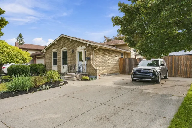 7 Roehampton Ave. St Catharines On L2m 7k9