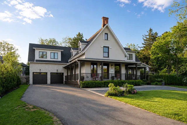 489 Lakeshore Rd. W Oakville On L6k 1g4