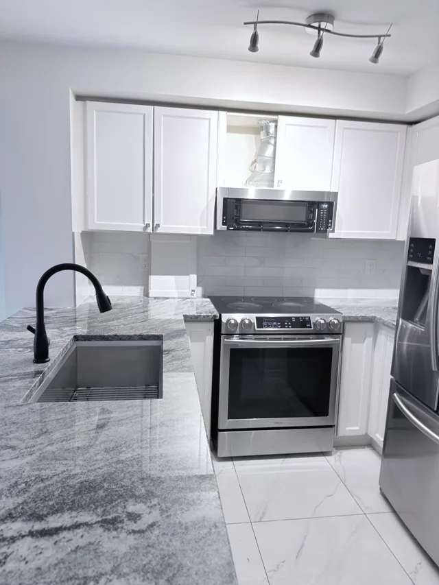 3250 Bentley Dr. 17 Mississauga On L5m 0p7