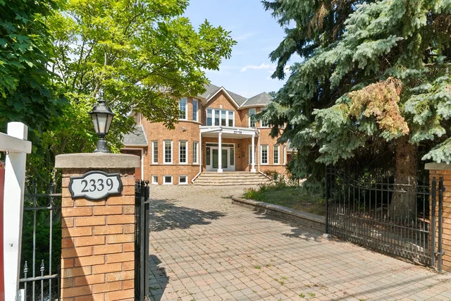 2339 Glengarry Rd. Mississauga On L5c 1y1