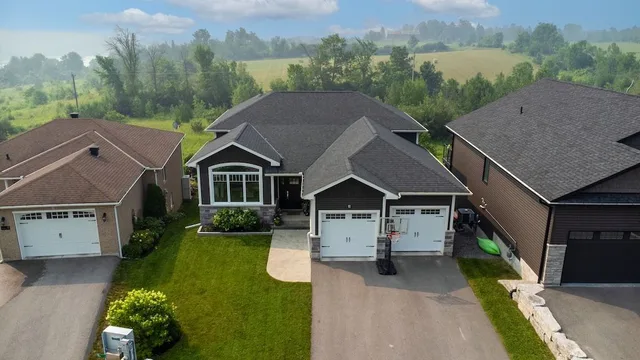 11 Kingdon Ave. Selwyn On K0l 2h0